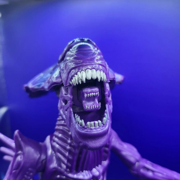 Alien Queen Xenomorph Giant Poseable 12 inch Purple 2019 Lanard 14 Moving Parts - Picture 2 of 10
